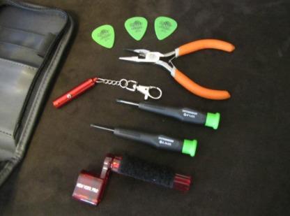 Les accessoires pour pouvoir bien jouer de la guitare La boite à outils d'un bon guitariste.