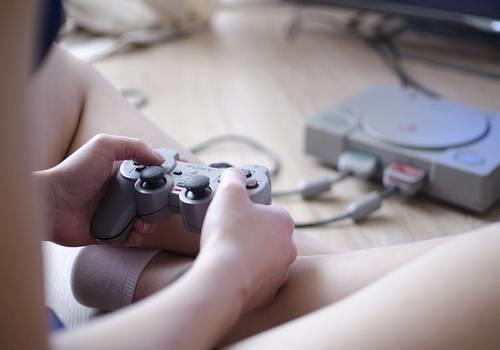 Connaître le solfège Jouer d'un instrument, plus enrichissant que de demeurer figé devant un écran.